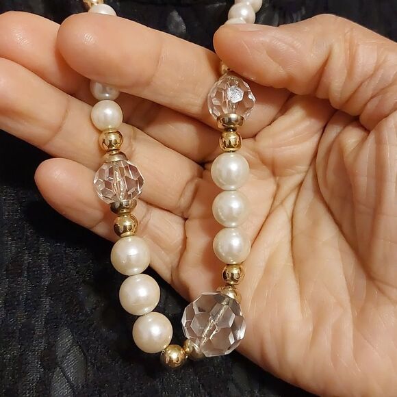 Vintage Cream Faux Pearls and Faceted Glass Crystals Bead Necklace - Picture 4 of 5